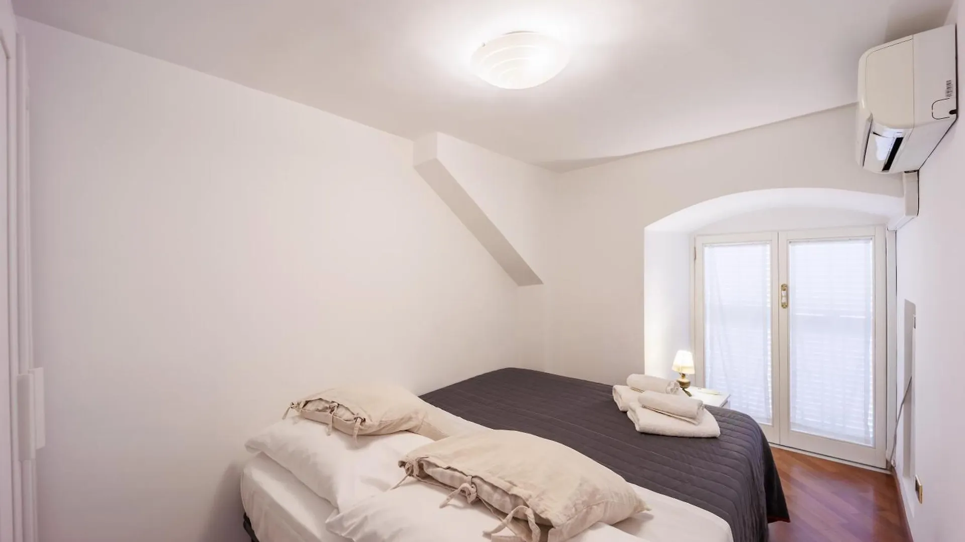Riviera House 2 Apartment Sea View Group And Family By HouseinNapels 0*, Napels Italië
